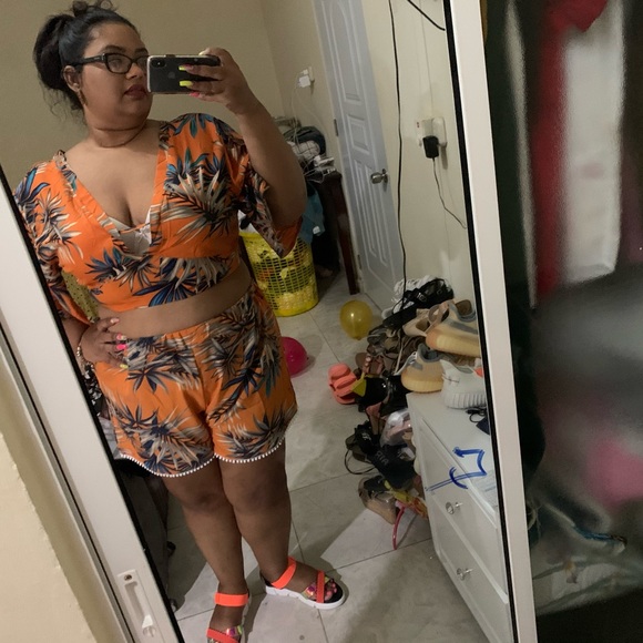 Two piece - Picture 4 of 4